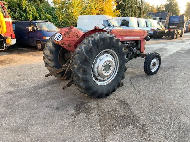 Tracteur agricole Massey Ferguson 65 / ebro