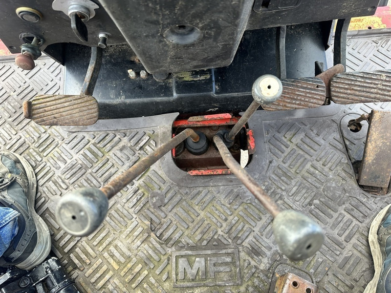 Tracteur agricole Massey Ferguson 675