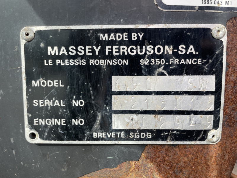 Tracteur agricole Massey Ferguson 690