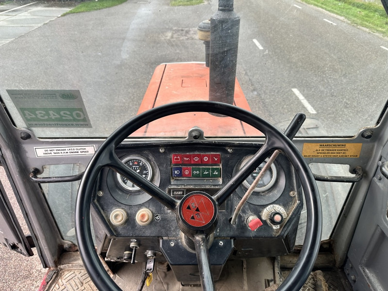 Tracteur agricole Massey Ferguson 690