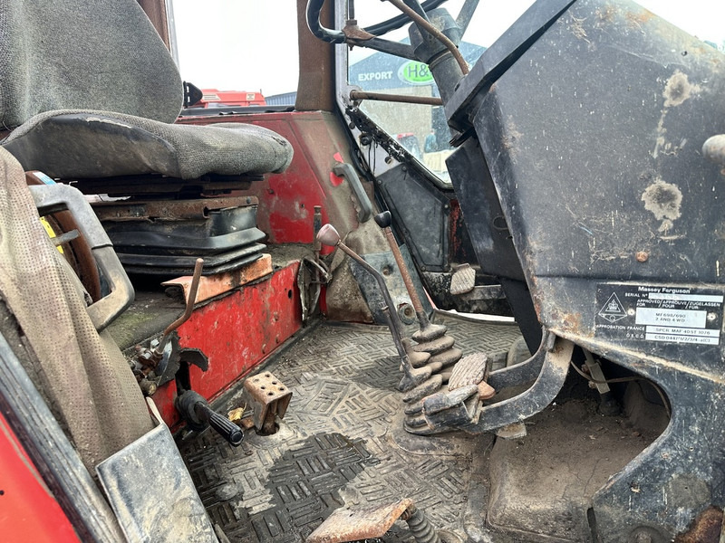 Tracteur agricole Massey Ferguson 690
