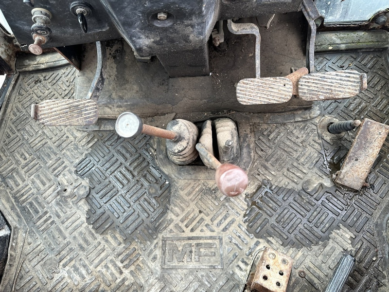 Tracteur agricole Massey Ferguson 690