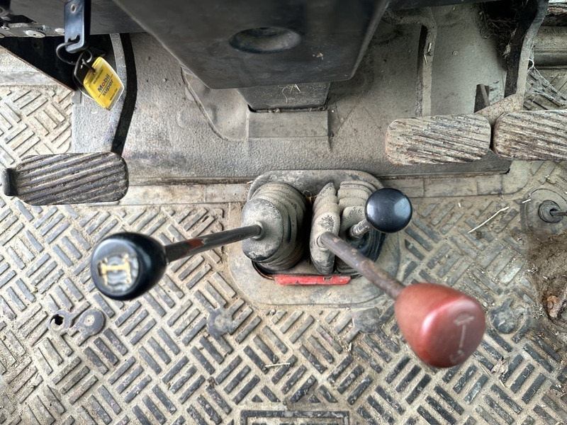 Tracteur agricole Massey Ferguson 690