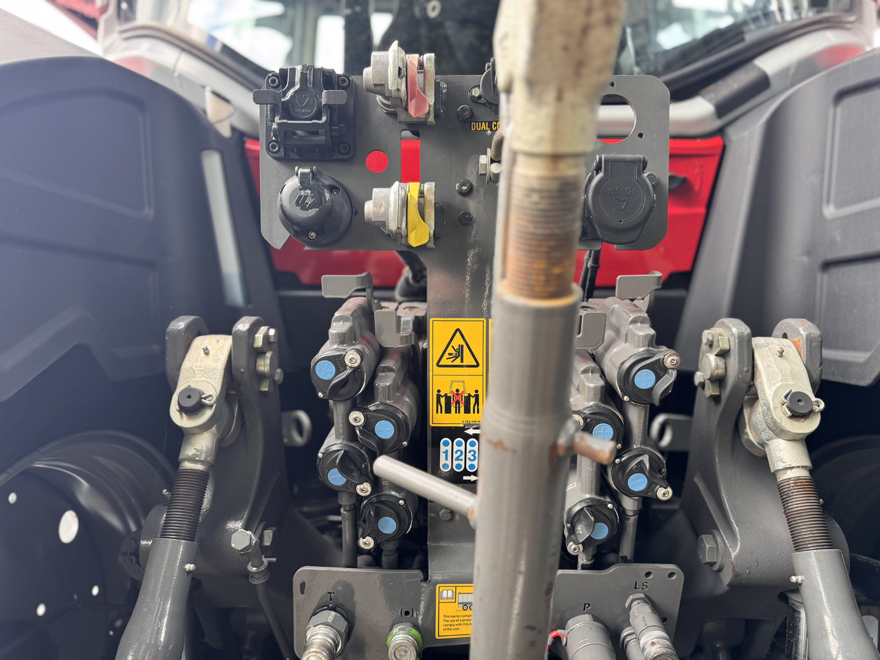 Tracteur agricole Massey Ferguson 8s.205 Dyna7 Exclusive