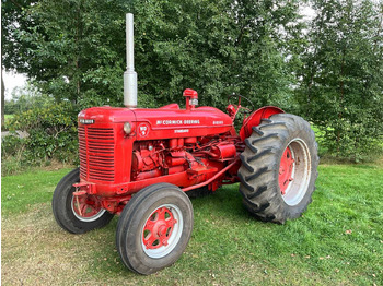 Tracteur agricole McCormick deering WD9