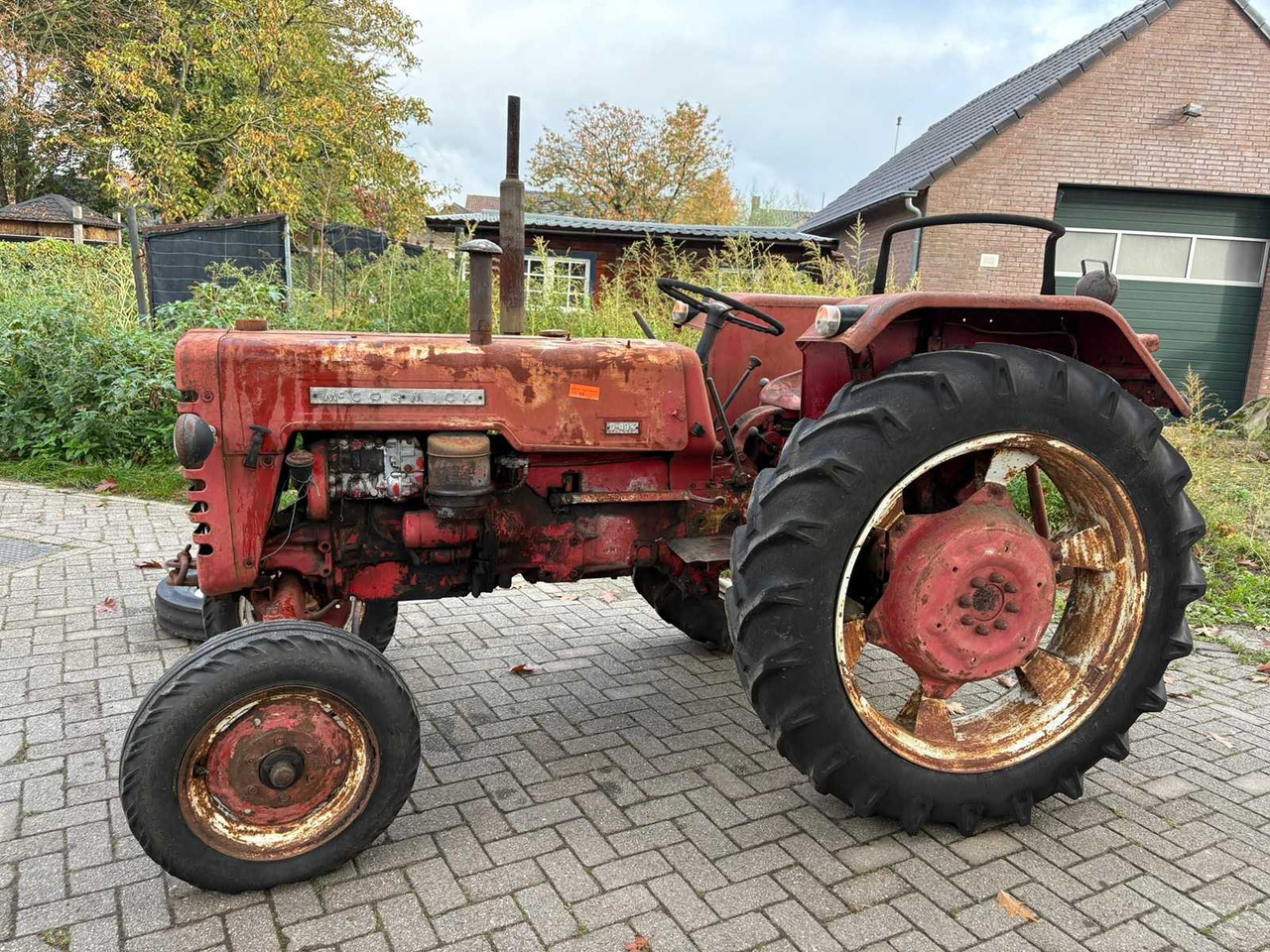 Tracteur agricole Mc Cormick D-436