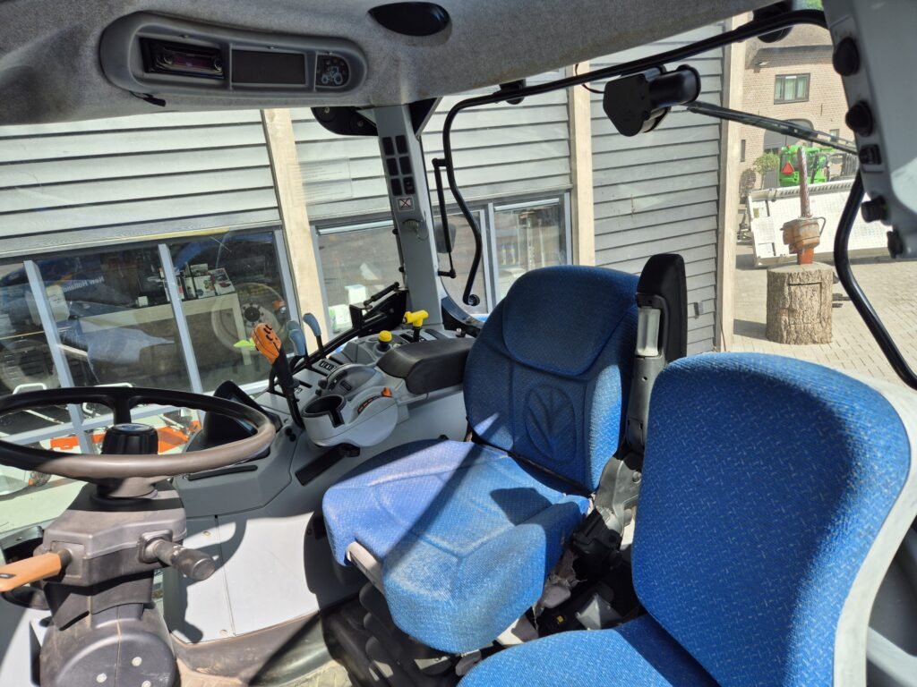 Tracteur agricole NEW HOLLAND T6080