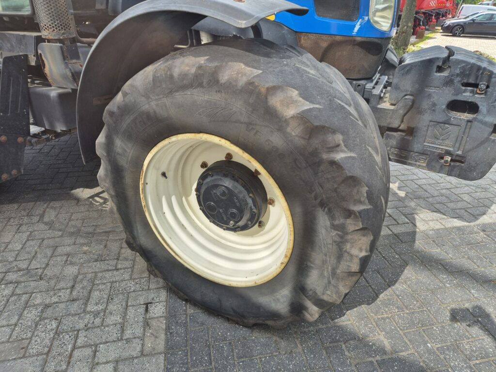 Tracteur agricole NEW HOLLAND T6080