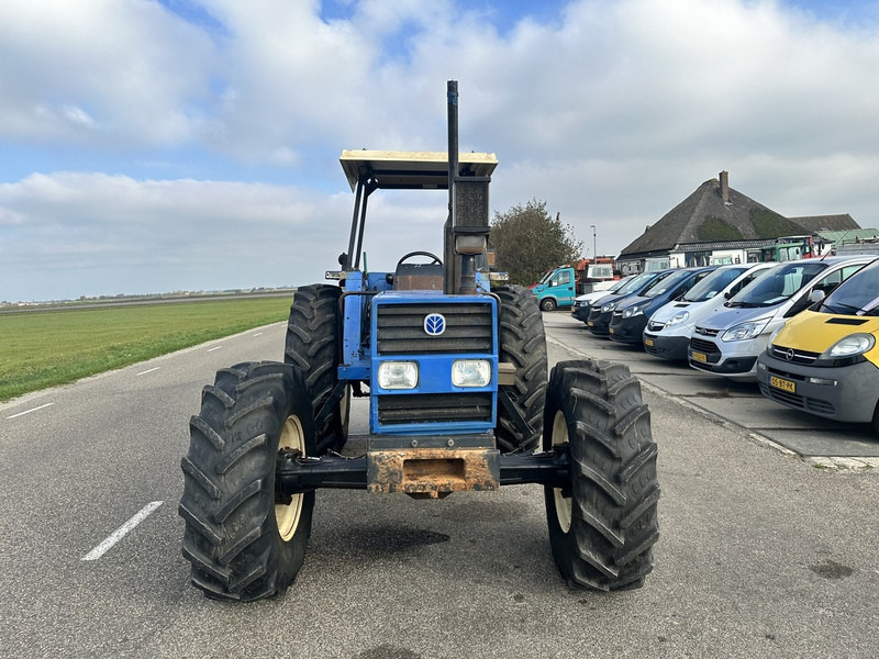 Tracteur agricole New Holland 110-90 DT