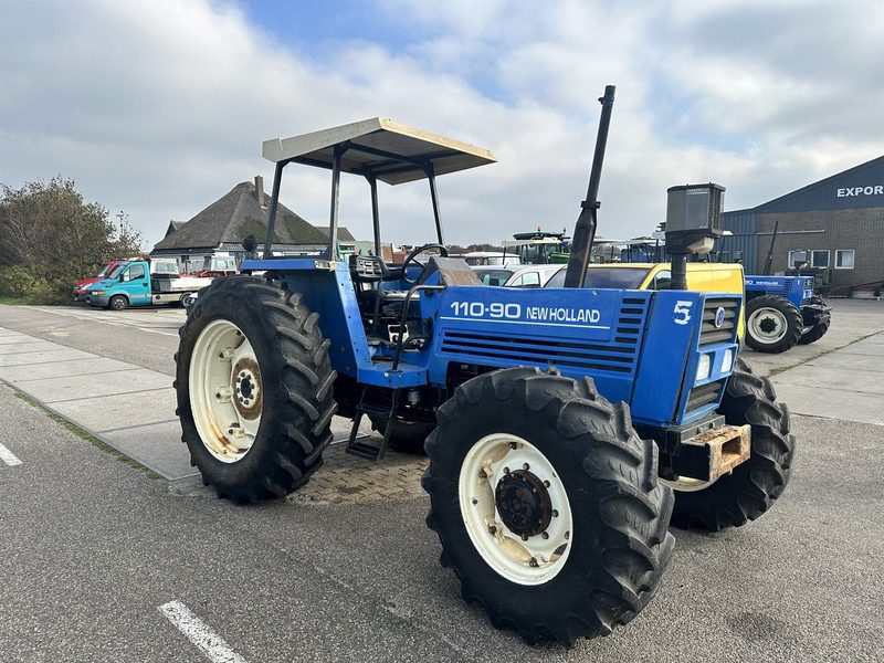 Tracteur agricole New Holland 110-90 DT
