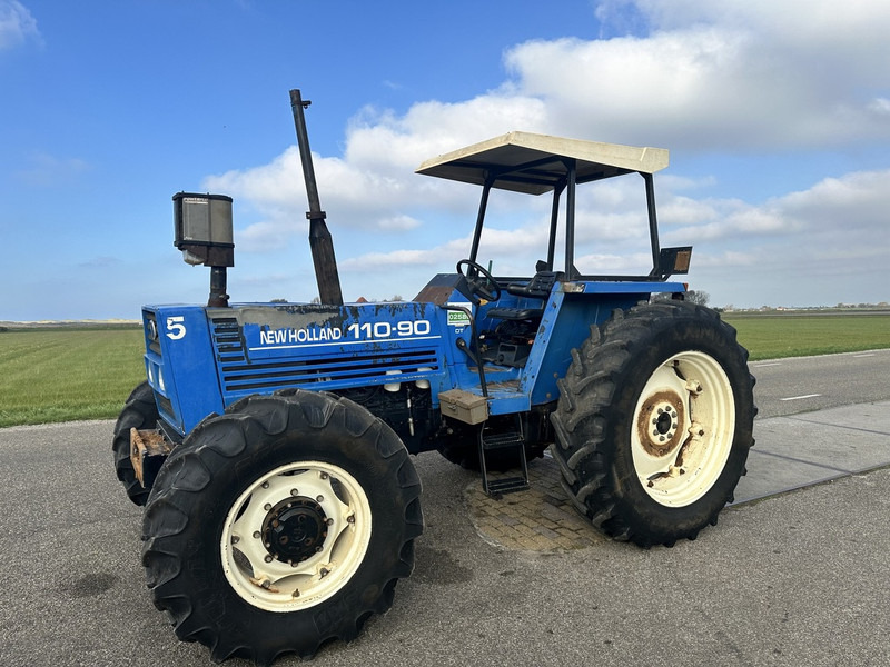 Tracteur agricole New Holland 110-90 DT