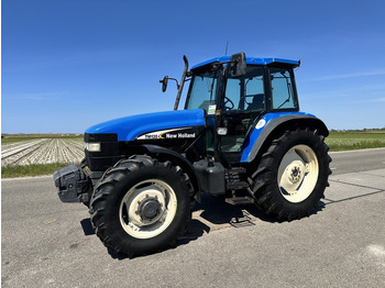 Tracteur agricole New Holland 8260