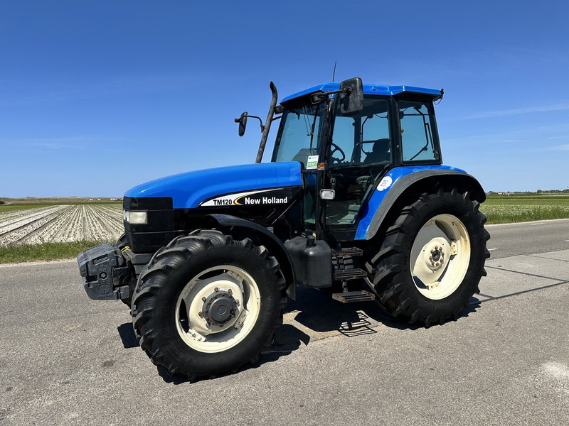 Tracteur agricole New Holland 8260