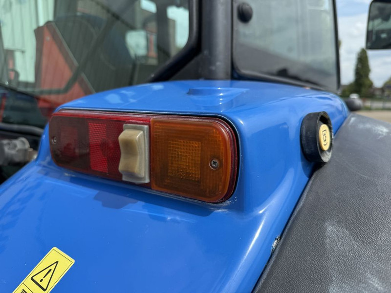 Tracteur agricole New Holland T5040 CAB + GPS