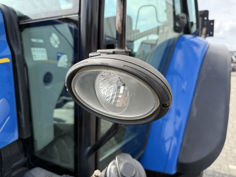 Tracteur agricole New Holland T5040 CAB + GPS