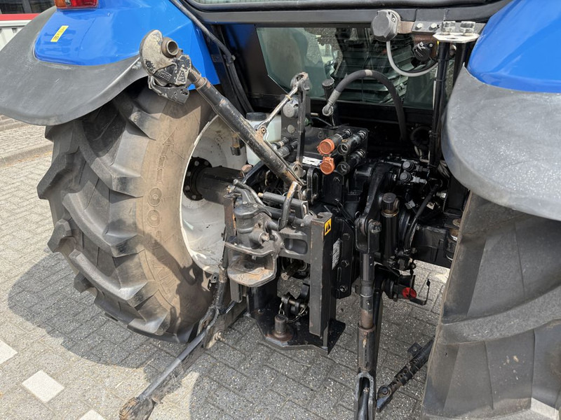 Tracteur agricole New Holland T5040 CAB + GPS