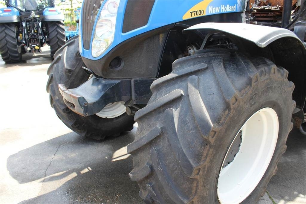 Tracteur agricole New Holland T7030