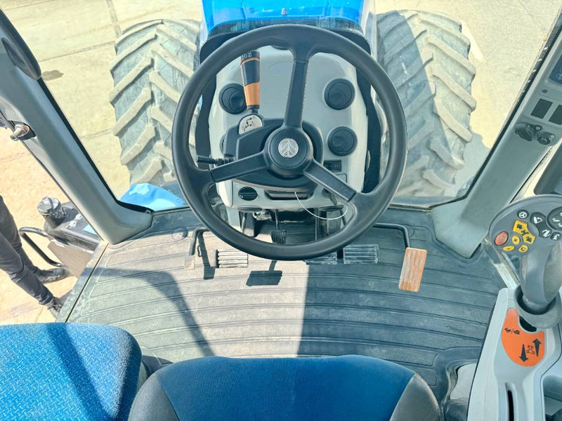 Tracteur agricole New Holland T8.360 4WD - 3580 HOURS
