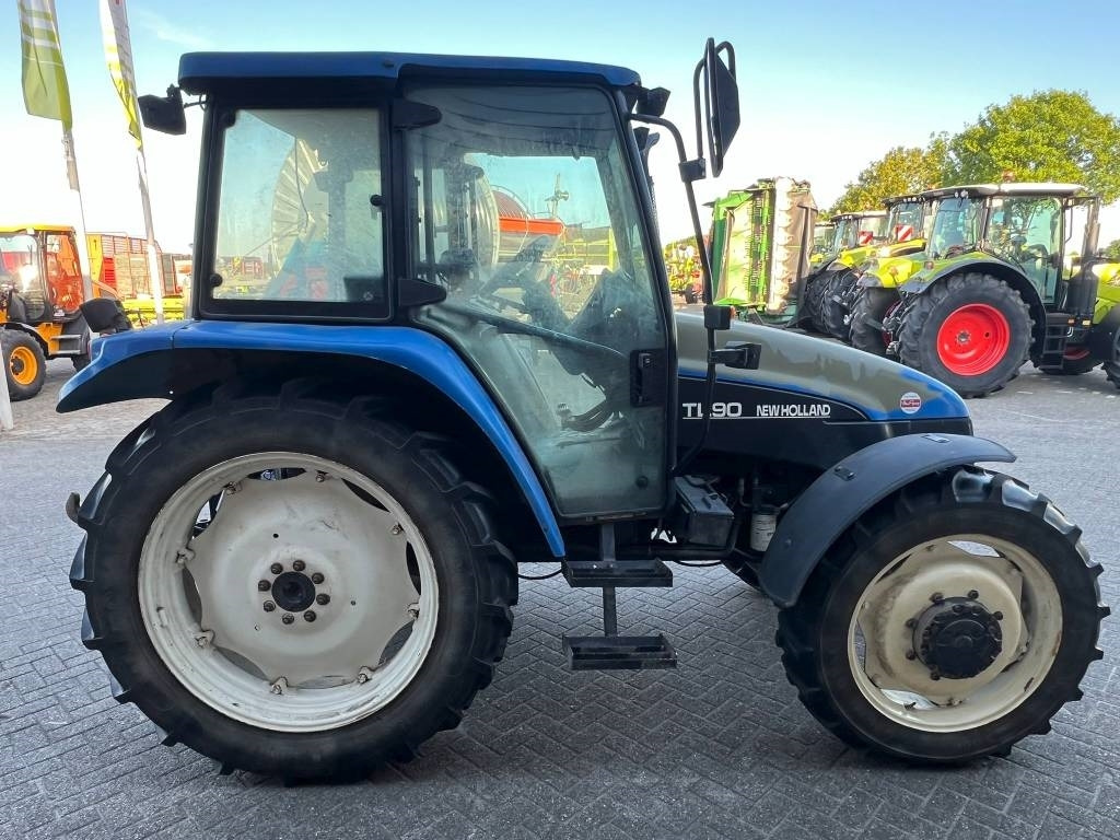 Tracteur agricole New Holland TL 90