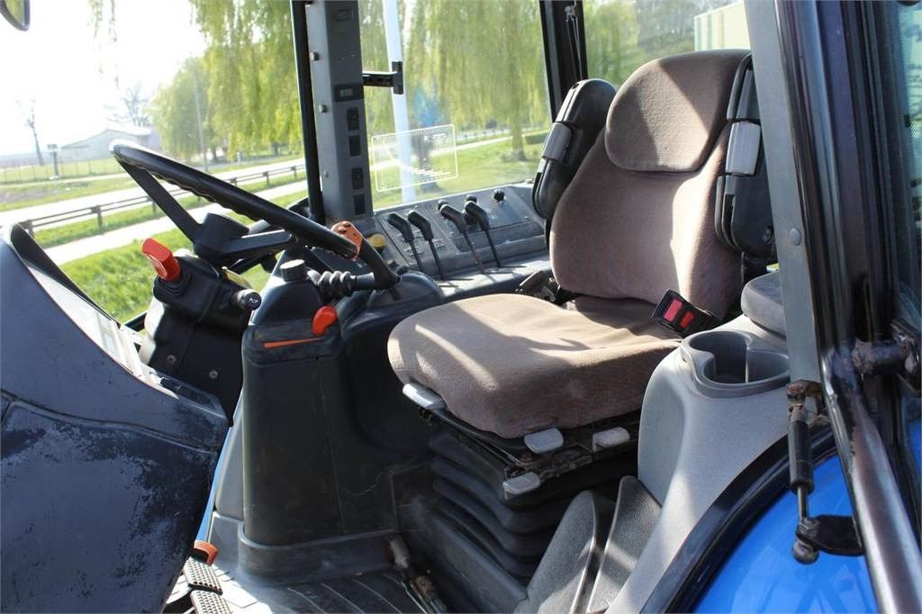 Tracteur agricole New Holland TM175