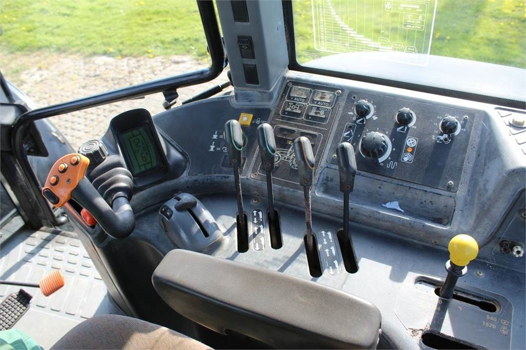 Tracteur agricole New Holland TM175