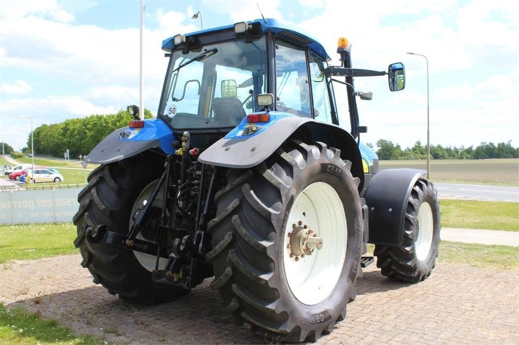 Tracteur agricole New Holland TM175