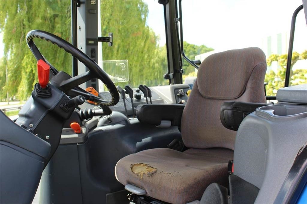 Tracteur agricole New Holland TM175