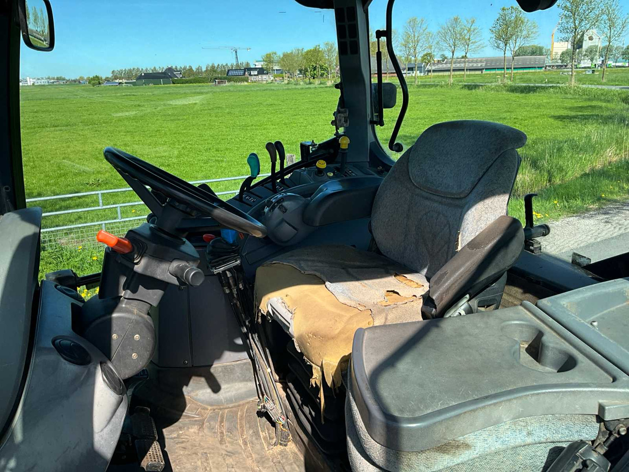 Tracteur agricole New Holland TS100A