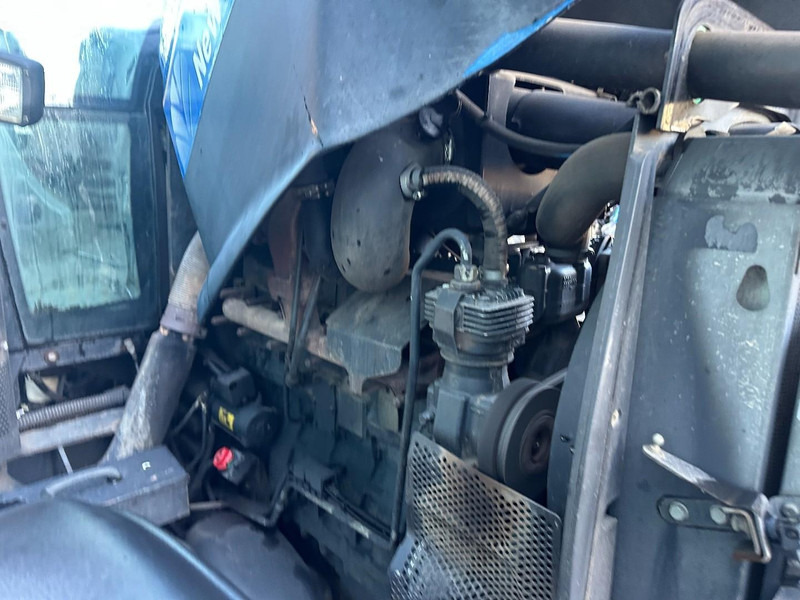 Tracteur agricole New Holland TVT 195 Dutch registration