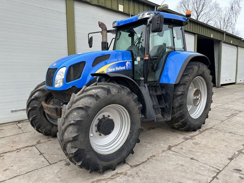 Tracteur agricole New Holland TVT 195 Dutch registration
