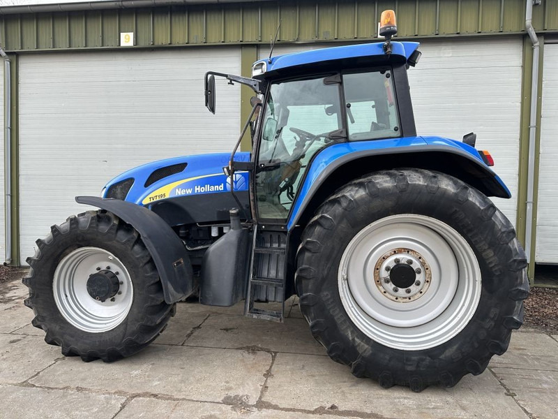 Tracteur agricole New Holland TVT 195 Dutch registration