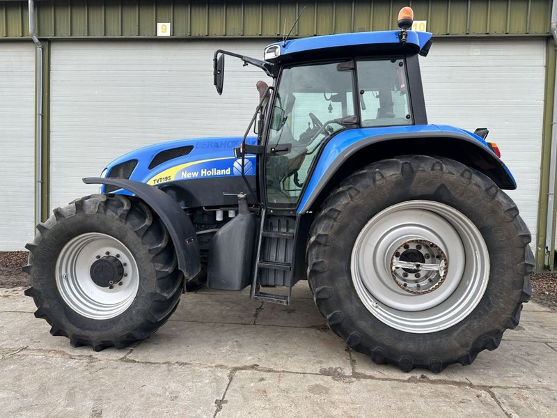 Tracteur agricole New Holland TVT 195 Dutch registration