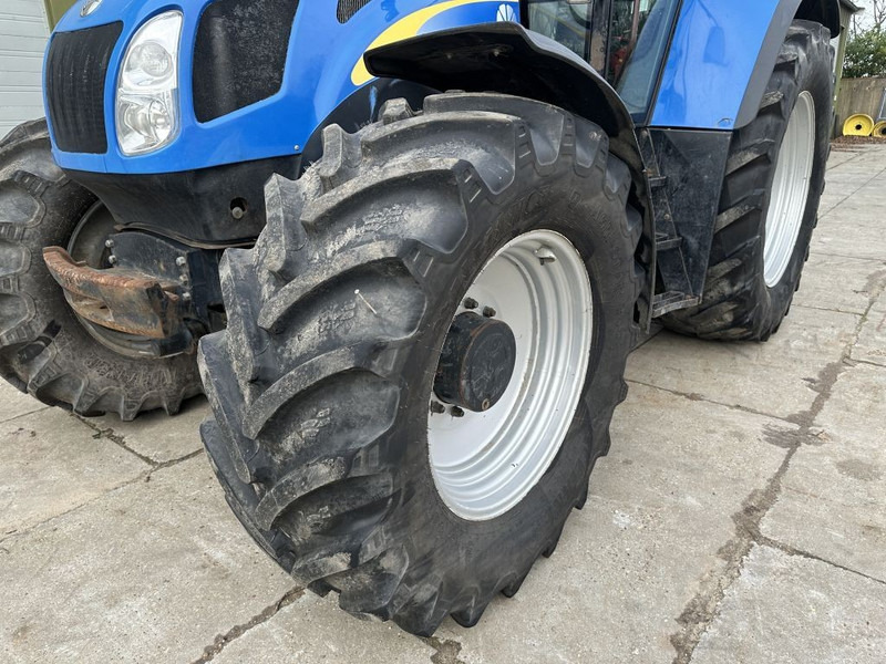 Tracteur agricole New Holland TVT 195 Dutch registration