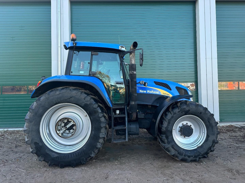 Tracteur agricole New Holland TVT 195 Dutch registration