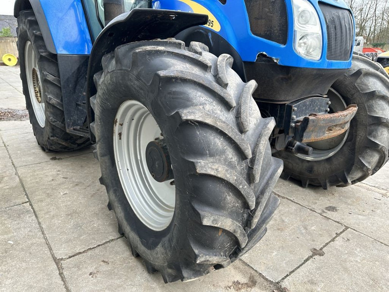 Tracteur agricole New Holland TVT 195 Dutch registration