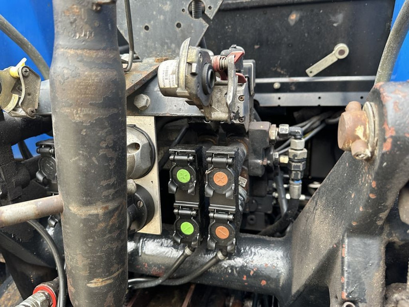 Tracteur agricole New Holland TVT 195 Dutch registration
