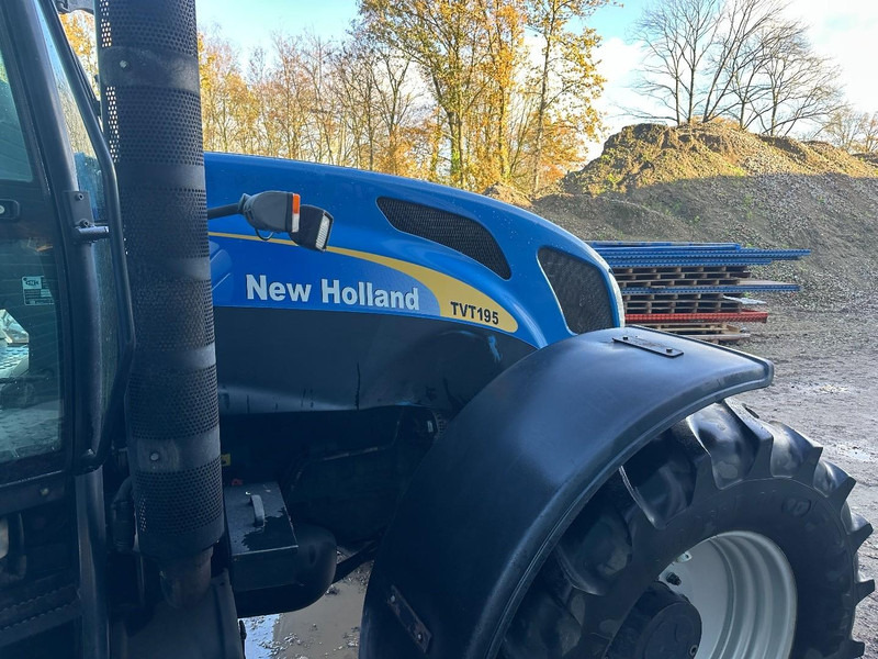 Tracteur agricole New Holland TVT 195 Dutch registration