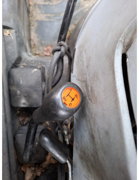 Tracteur agricole New Holland T 4040 F T4040F