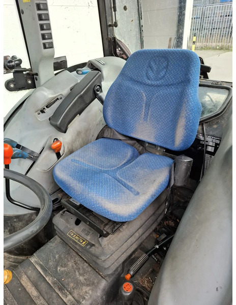 Tracteur agricole New Holland T 4040 F T4040F