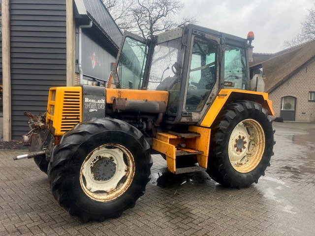 Tracteur agricole RENAULT 145.14