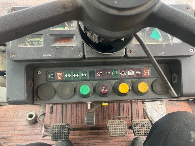 Tracteur agricole RENAULT 145.14