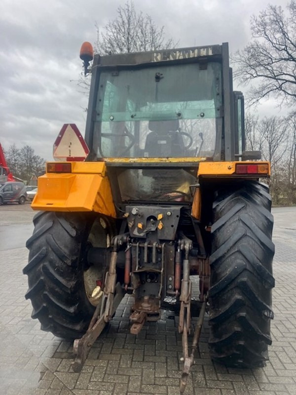 Tracteur agricole RENAULT 145.14