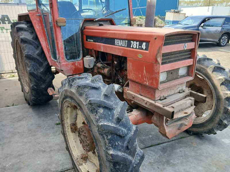 Tracteur agricole Renault 781-4