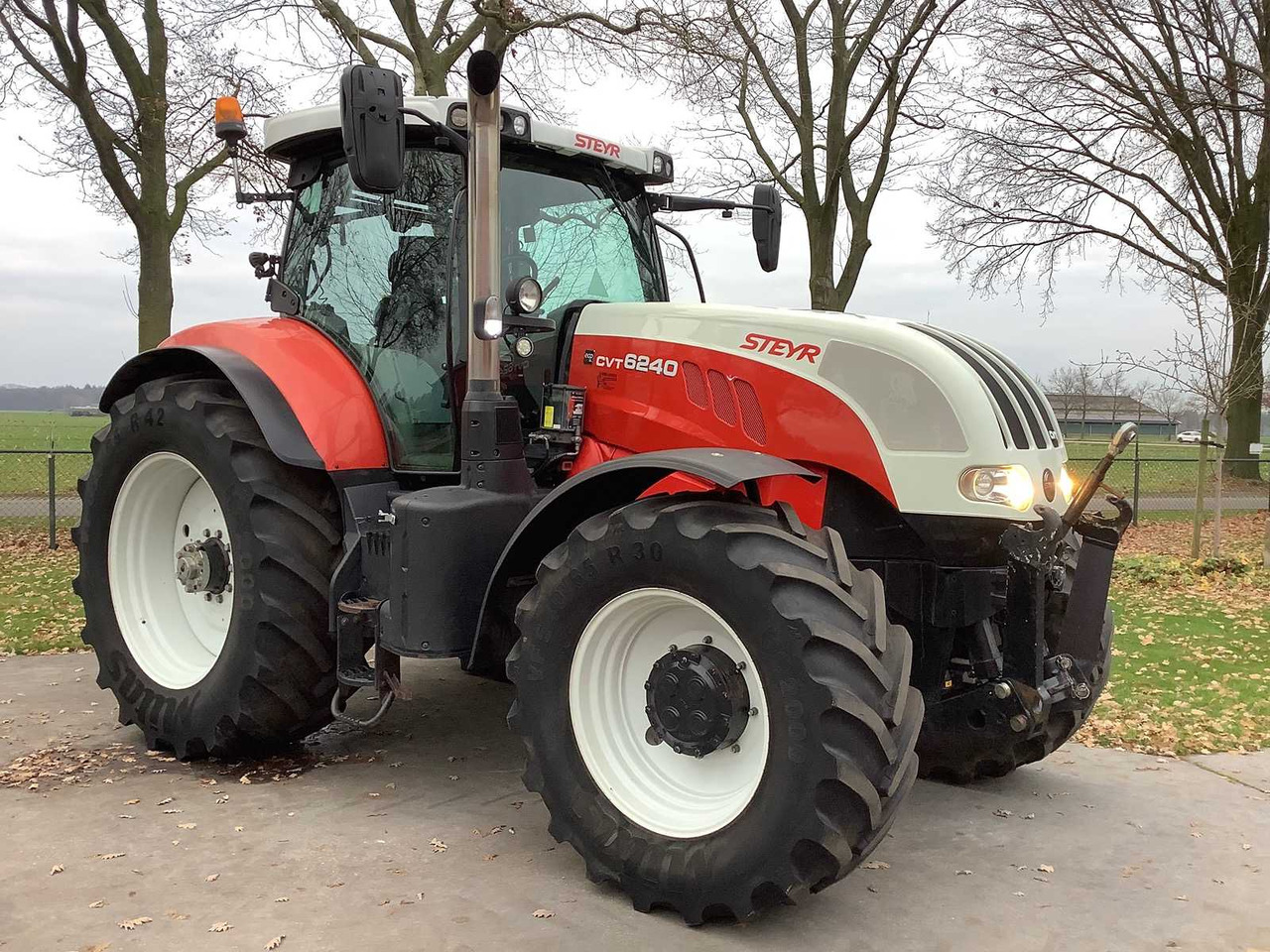 Tracteur agricole STEYR - 2016 - CVT 6240 - ALL-WHEEL DRIVE FARM TRACTOR