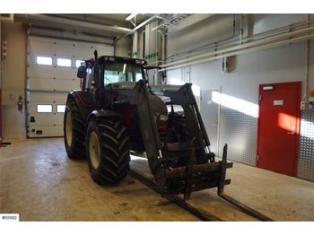 Tracteur agricole VALTRA N141, Tractor with front loaders