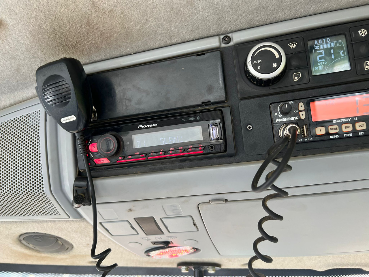 Tracteur agricole VALTRA T174 Versu