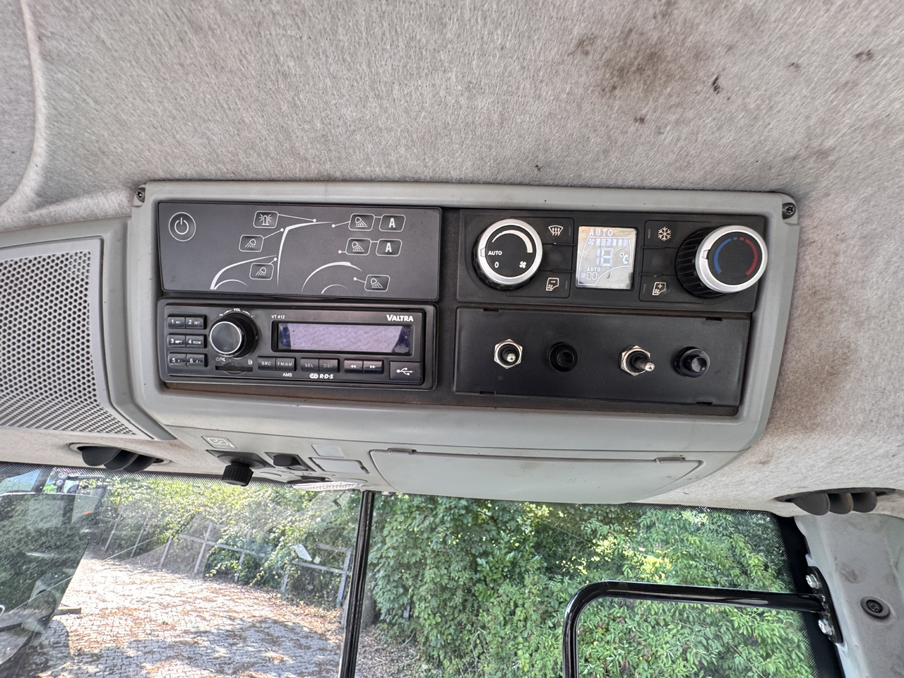 Tracteur agricole VALTRA T214 Direct