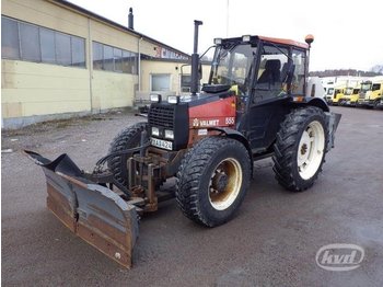 Valmet 555-4 Traktor 4WD med vikplog och sandspridare  - Tracteur agricole