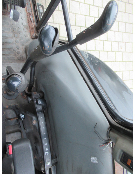 Tracteur agricole Valtra A75 4x2 + Fronthef VALMET