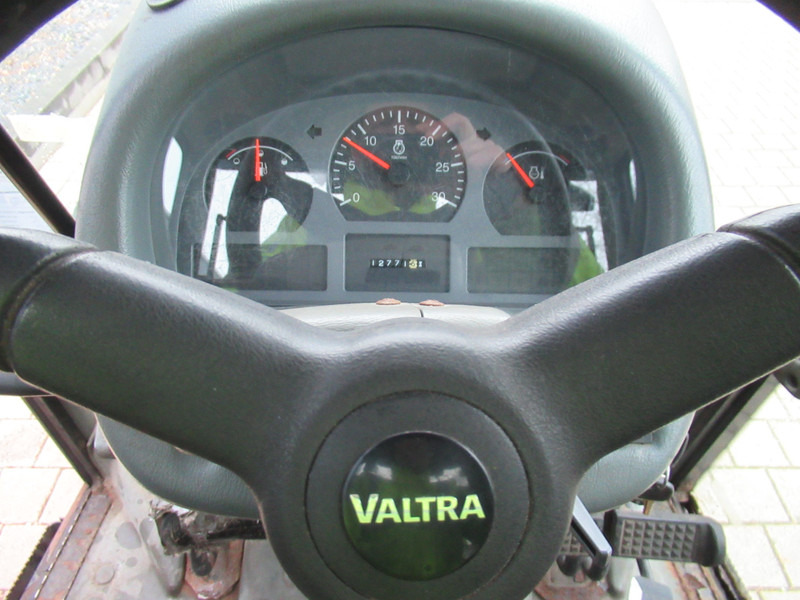 Tracteur agricole Valtra A75 4x2 + Fronthef VALMET